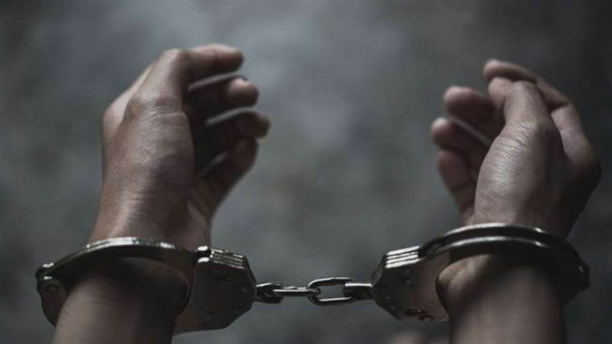 Bilaspur Crime Information : मकान में चोरी करने घुसा पति फरार, बाहर इंतजार कर रही पत्नी पकड़ी गई