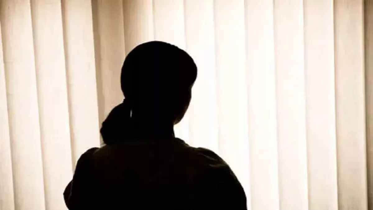 Indore Information: घर के सामने गाड़ी हटाने को कहा, तो पड़ोसी ने जमकर पीटा…इससे आहत महिला ने कर ली खुदकुशी