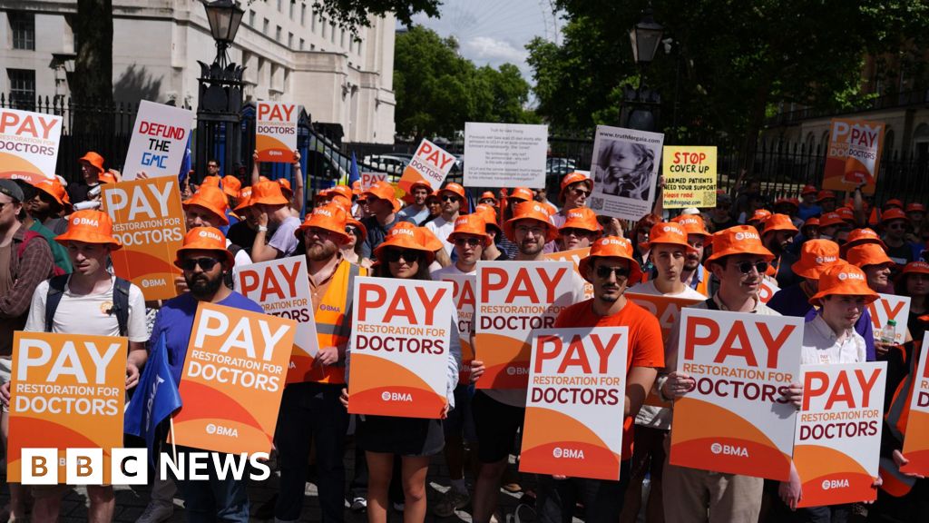 Well being minister manufacturers NHS ‘damaged’ forward of talks