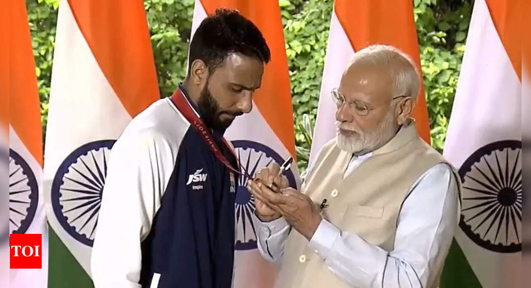 Watch: PM Narendra Modi meets Paralympic medallists at his residence | Paris Paralympics Information