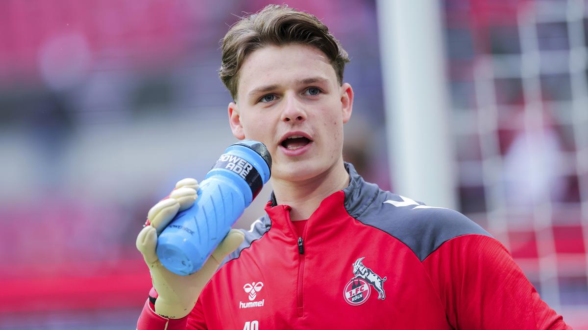 Bayern Munich indicators younger goalkeeper Jonas Urbig as doable successor for Manuel Neuer