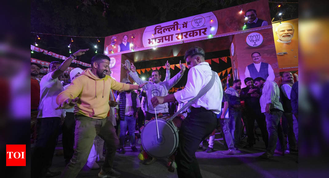 Celebrations erupt outside Rekha Gupta’s residence as BJP names her Delhi CM | India News