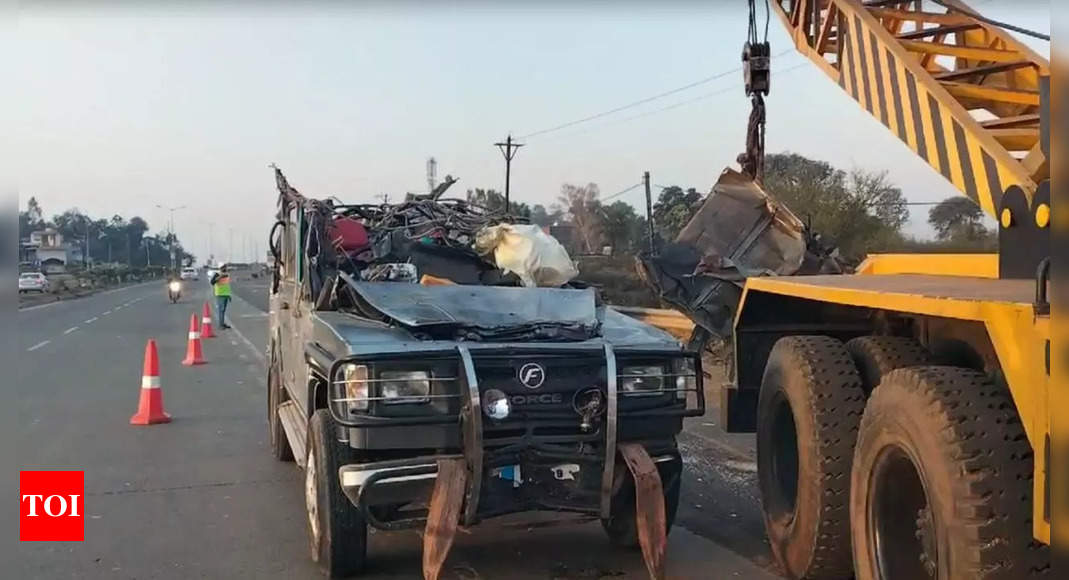 6 useless, 2 injured as jeep carrying Maha Kumbh returnees collides with bus in Jabalpur | Bhopal News