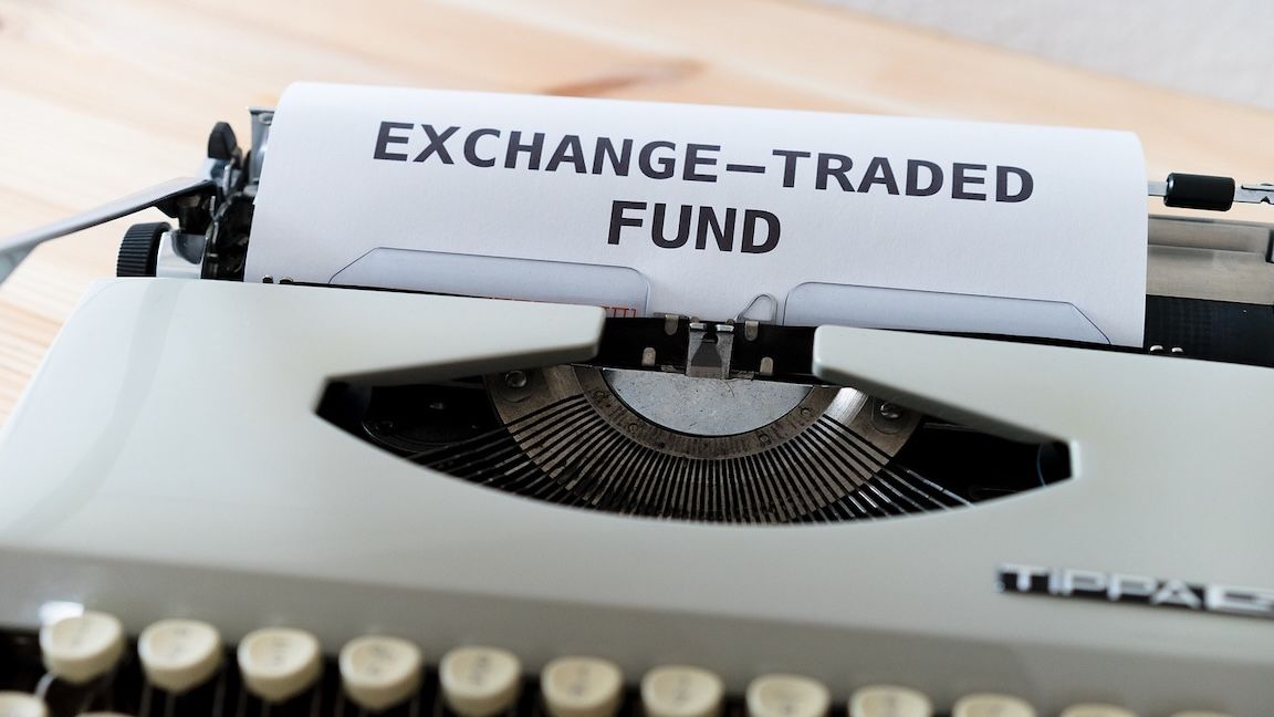SEC Delays XRP, DOGE ETF Decisions