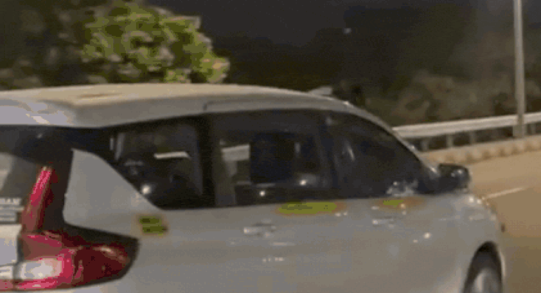 Mumbai Cab Incident: Cab fight at Mumbai airport, Driver drags rival on Bonnet for kilometres | Mumbai News