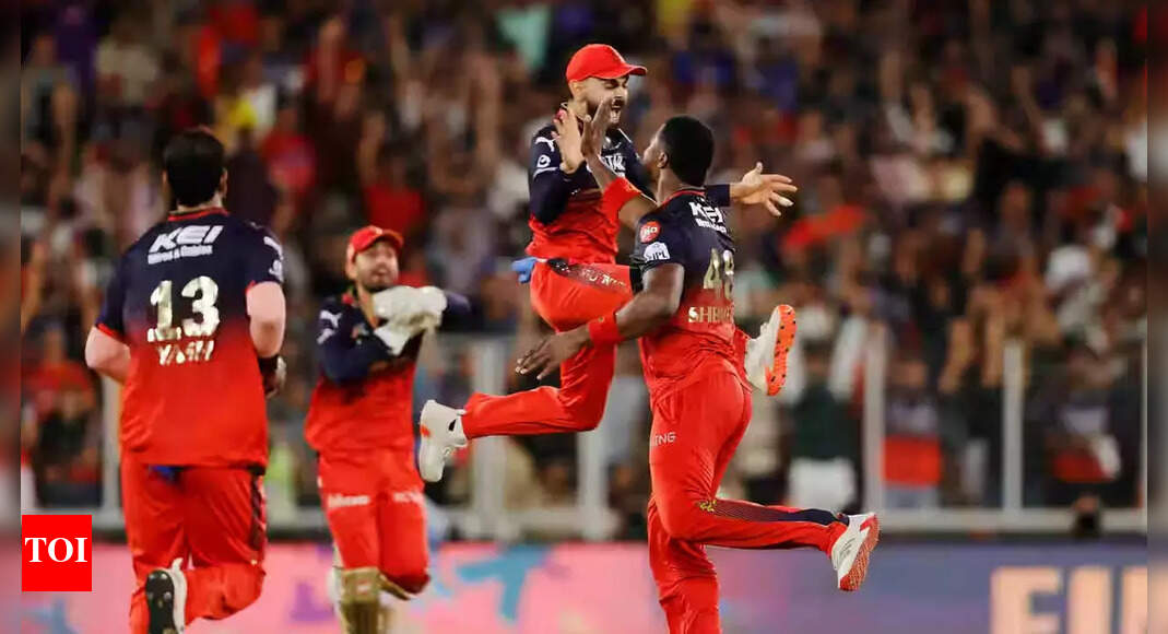 Virat Kohli's 'iconic bounce' goes viral after Shreyas Iyer falls for 1 in IPL Final | Cricket News