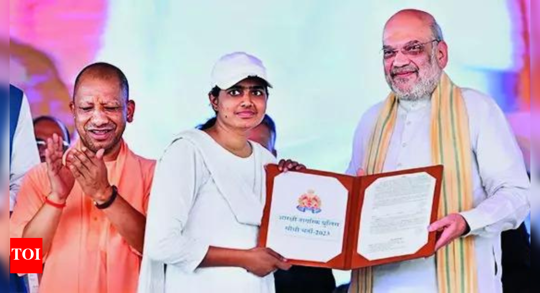 Amit Shah praise for CM Yogi Adityanath on hiring record 60,000 constables 'sans bias' | India News