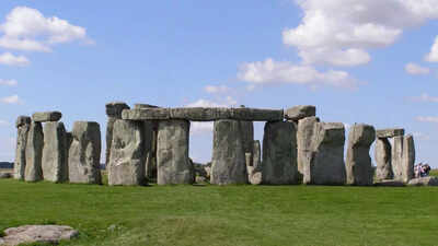 Study reveals how 5,000-year-old Stonehenge’s giant blocks were moved using human hands and primitive tools |