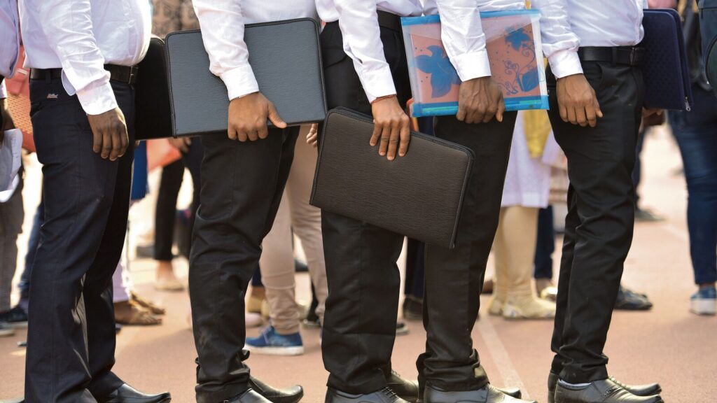 NIACL AO Recruitment 2025: New India Assurance to hire for 550 job vacancies. Check eligibility standards, key dates