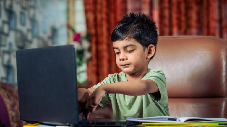 Curriculum: How should AI be taught to children?