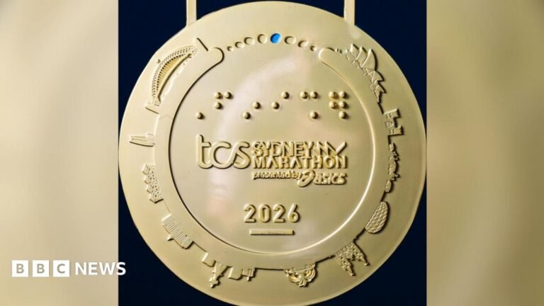 Sydney Marathon laughs off medal error