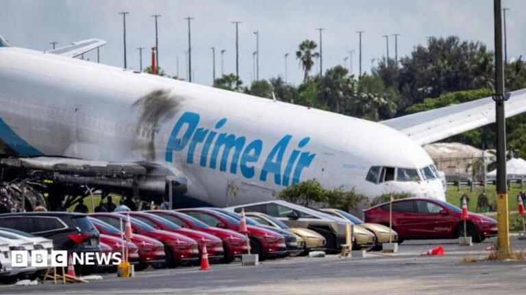 Five killed in Miami plane crash landing were in two vehicles, investigators say