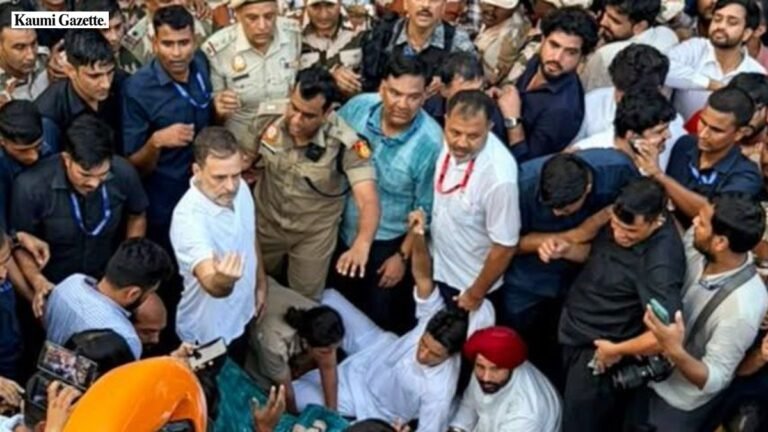 Police detain Rahul Gandhi and Priyanka Gandhi during opposition protest in New Delhi