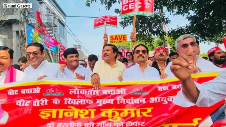Samajwadi Party stages protest march in Barabanki demanding Chief Election Commissioner’s resignation